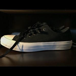 Black and white low top converse